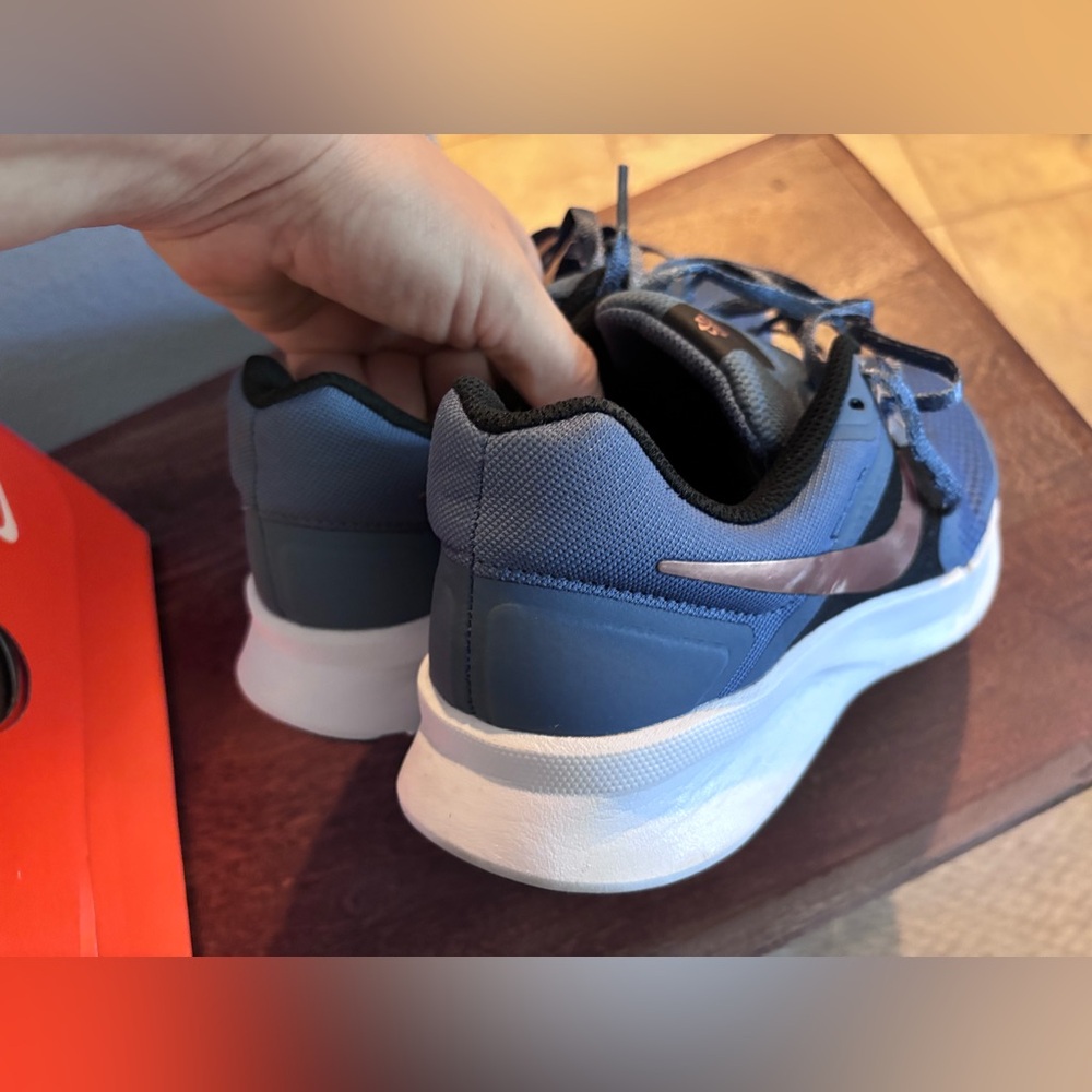 Nike Women's Navy Blue and Rose Gold Running Sneakers-SIZE 9! “RUN SWIFT 3”👏💫 - Picture 3 of 5